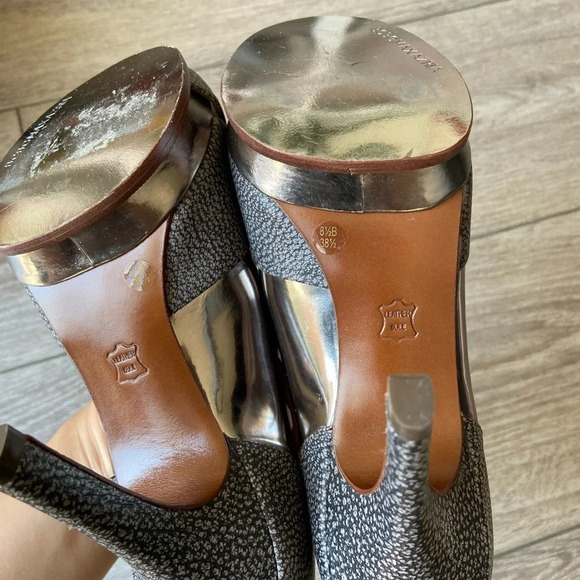 BCBGMAXAZRIA Pebbled Leather Peep Toe Platform Pumps - Picture 12 of 15